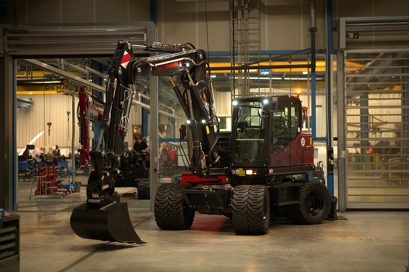 Yanmar CE EMEA célèbre sa 16 000ᵉ pelle sur pneus ! 3