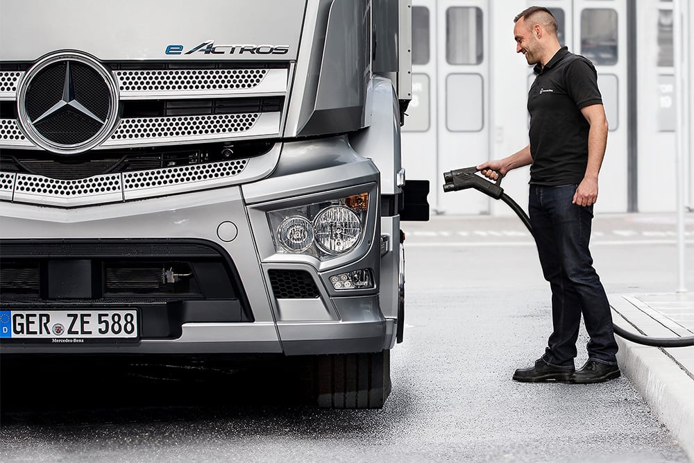 e-mobilité holistique : Mercedes-Benz Trucks propose désormais des stations de recharge pour les dépôts de ses clients