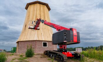 À présent aussi disponible pour la location : la 653R, une grue télescopique 100 % électrique 11