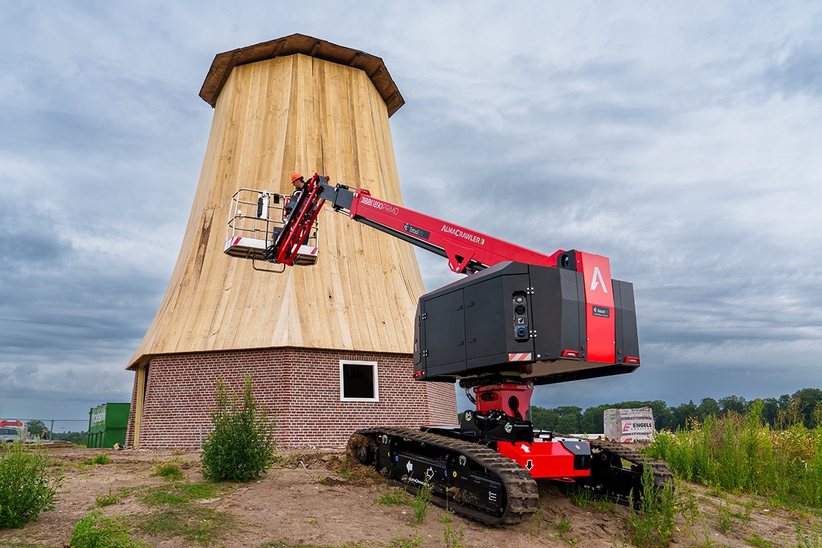 À présent aussi disponible pour la location : la 653R, une grue télescopique 100 % électrique 11