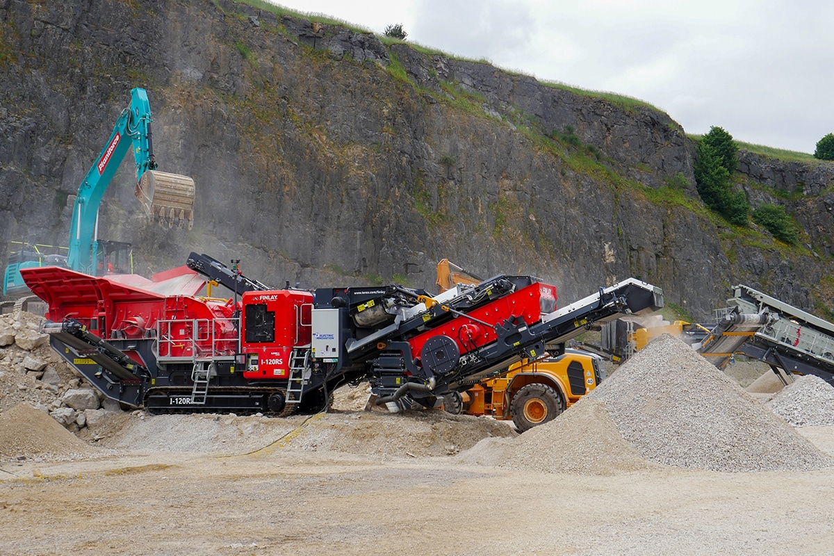 Finlay présente de nouvelles variantes électriquesdu concasseur I-120RS et du crible 883+ 11