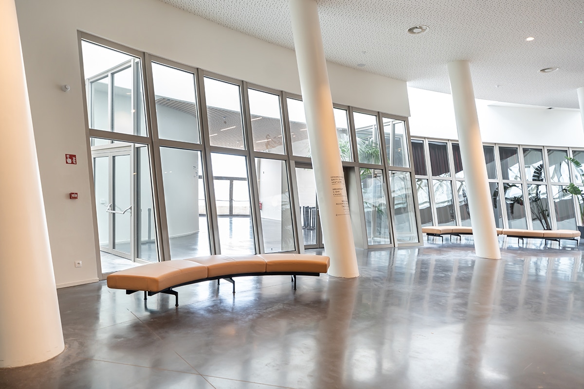 Menuiserie intérieure conforme à la norme EI1 et combinant sécurité incendie, transparence et esthétique 5