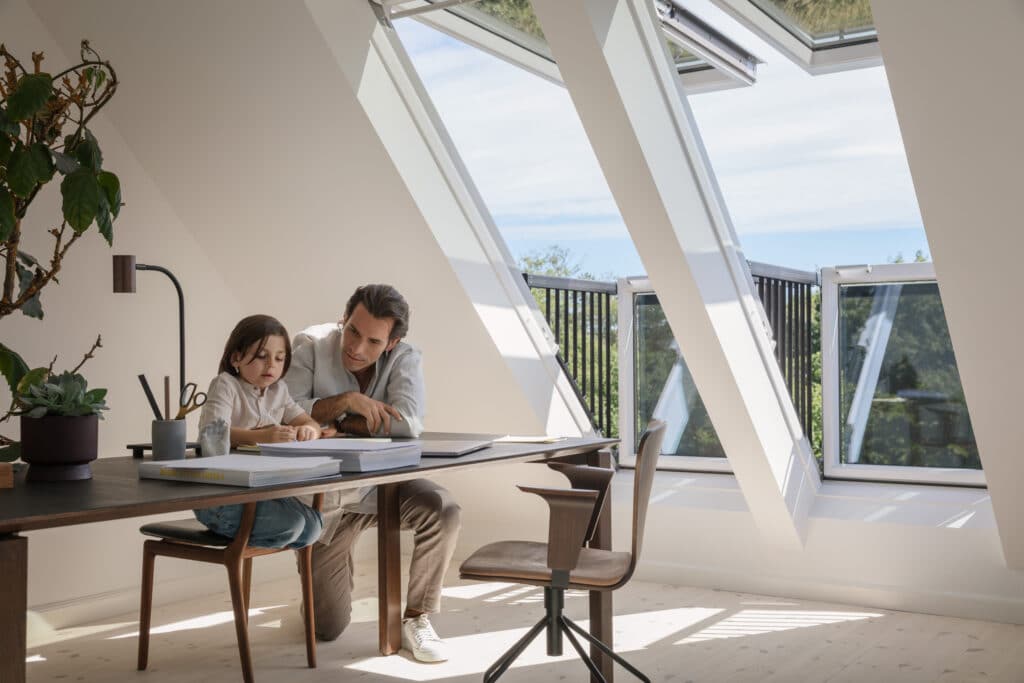 Sous le toit: Un espace de travail lumineux avec vue panoramique 5