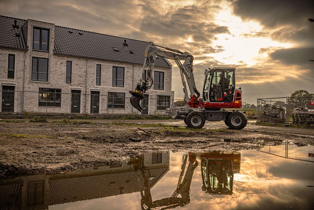 Excavatrice sur pneus : puissance, contrôle et confort sous un même toit 2