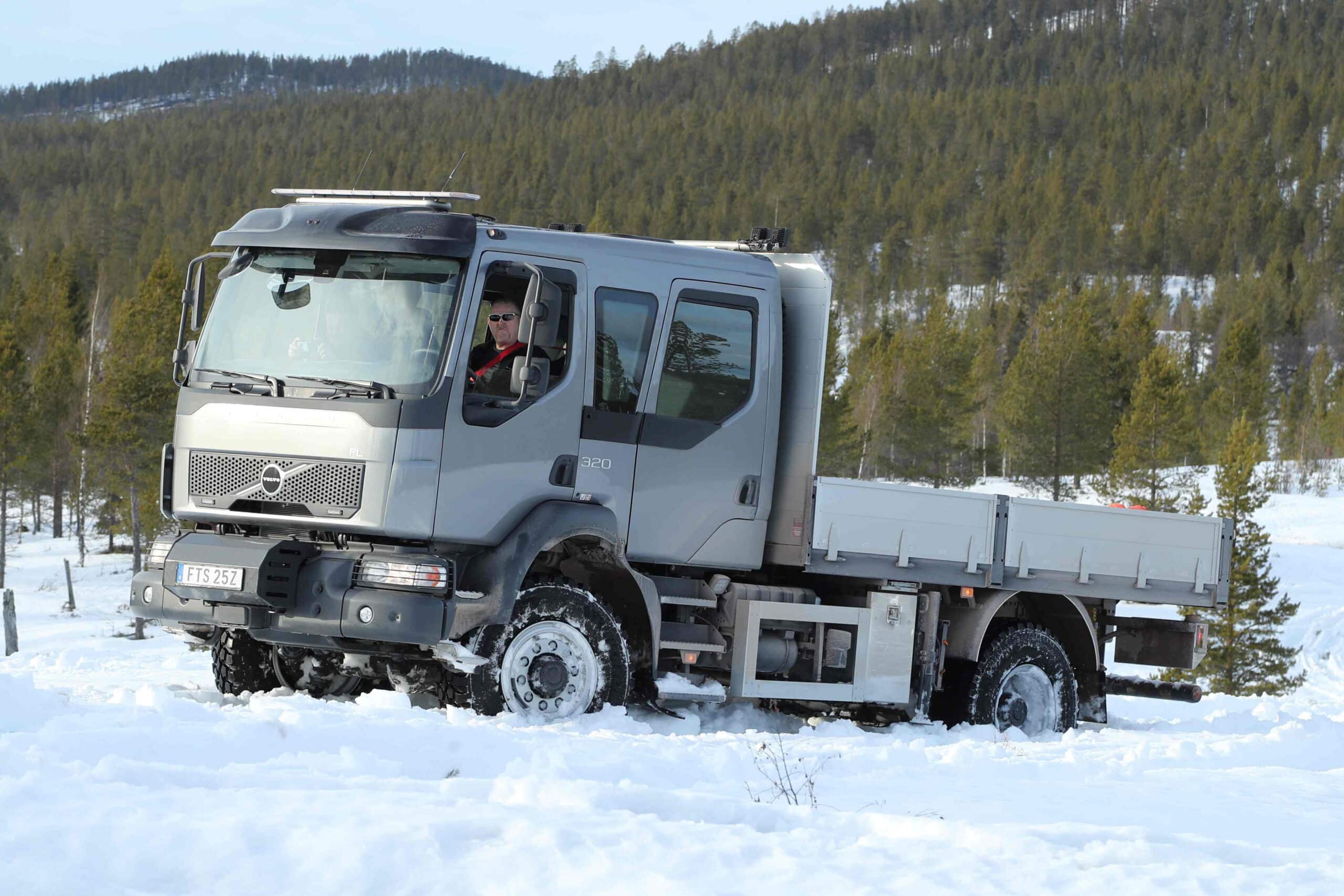 Volvo Trucks lance le nouveau FL 4x4 pour les missions exigeantes 12