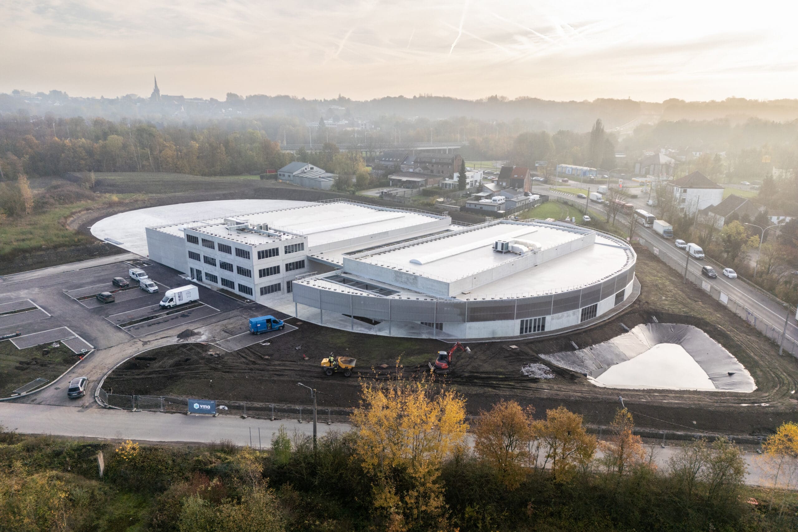 Des bâtiments industriels sublimés par une architecture mettant le béton en valeur 12