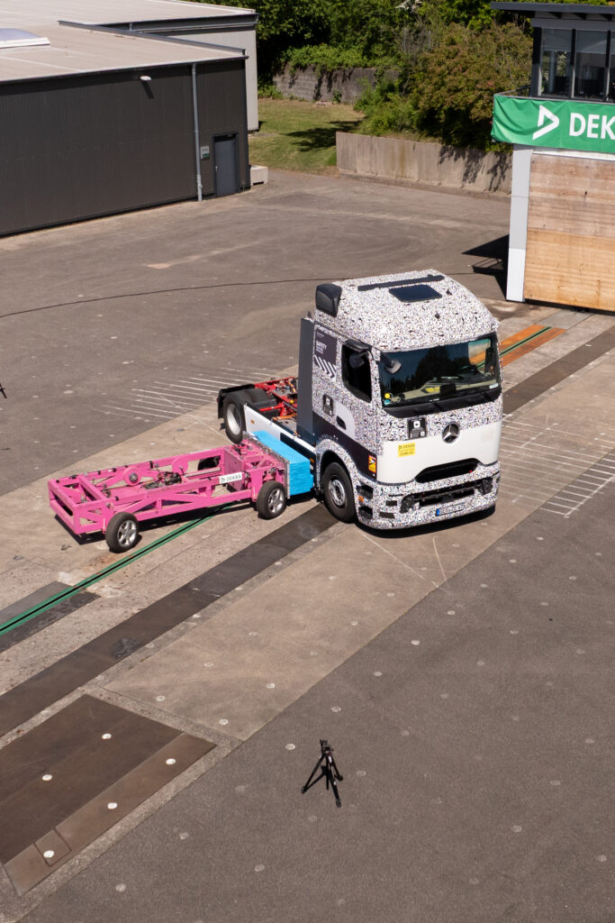 La sécurité passive élevée du Mercedes-Benz eActros 600 confirmée lors d'essais de collision 1