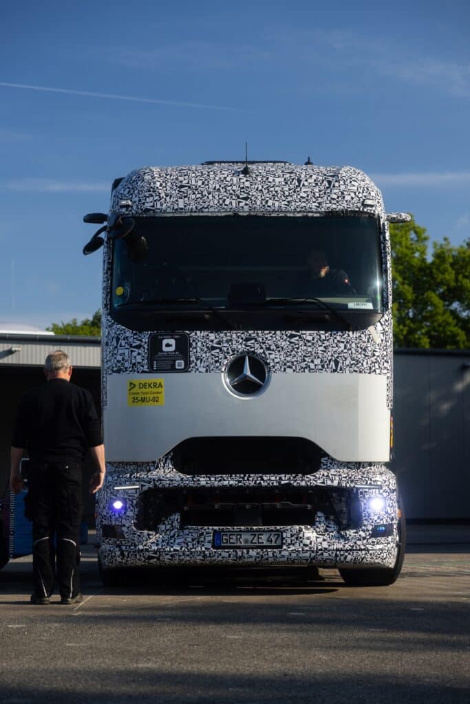 La sécurité passive élevée du Mercedes-Benz eActros 600 confirmée lors d'essais de collision 2