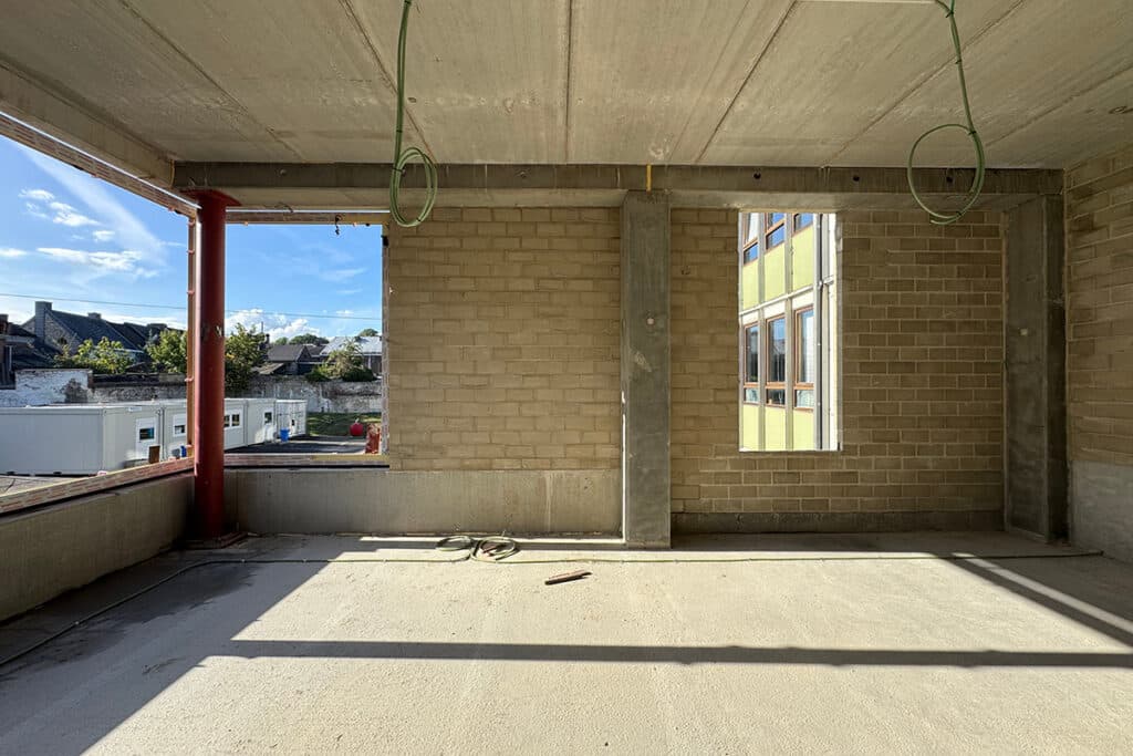 Un bâtiment scolaire en blocs de terre crue compressée 5