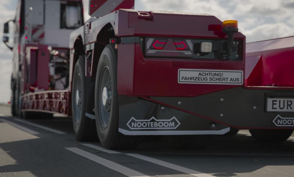 Nooteboom présente son EURO-PX3, 2 essieux à Solutrans, à Lyon 3