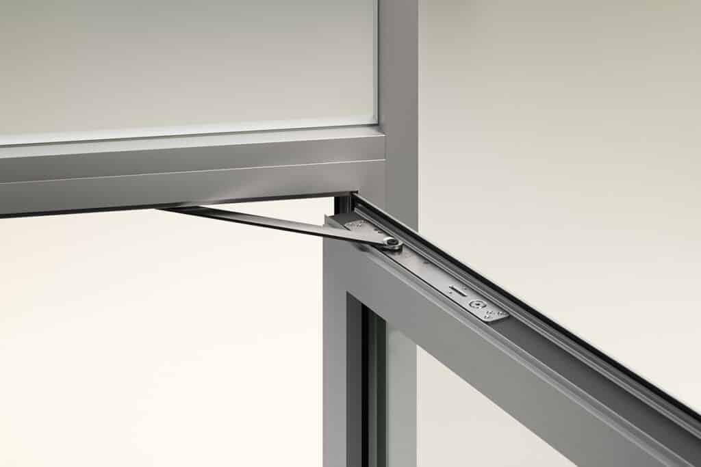 dormakaba présente un nouveau ferme-porte encastré avec freinage à l’ouverture 1