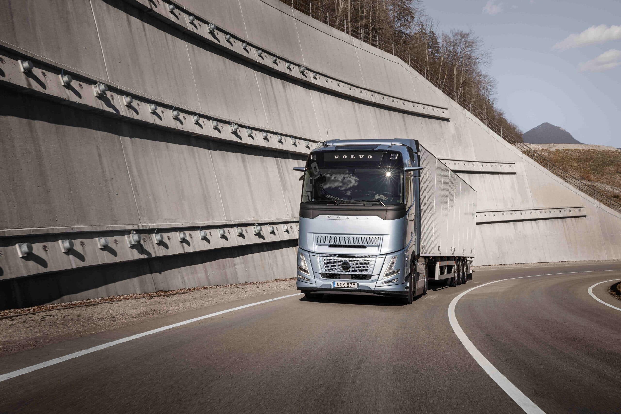 Volvo Trucks lance la première technologie mondiale demoteur stop/start pour économiser le carburant et réduire leCO₂ 12