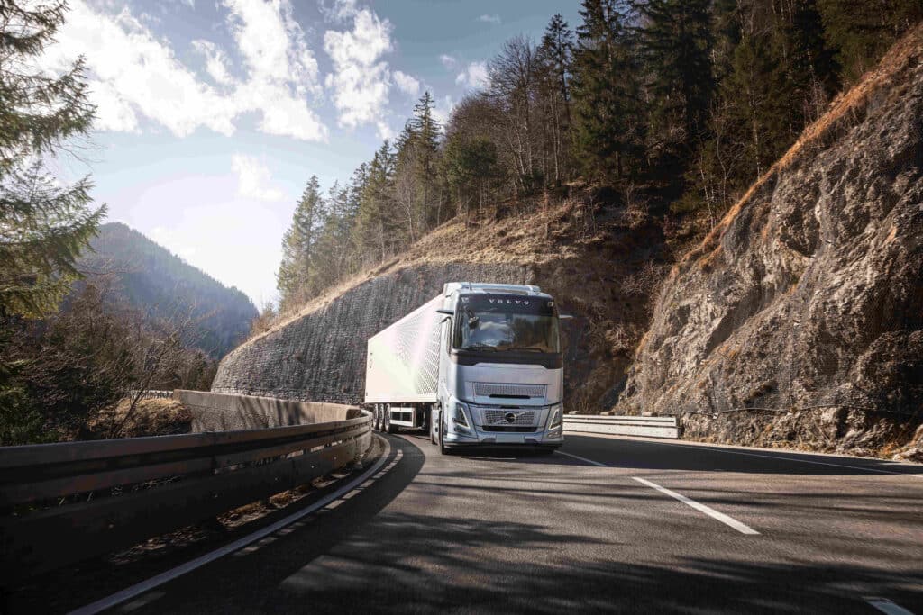 Volvo Trucks lance la première technologie mondiale demoteur stop/start pour économiser le carburant et réduire leCO₂ 1
