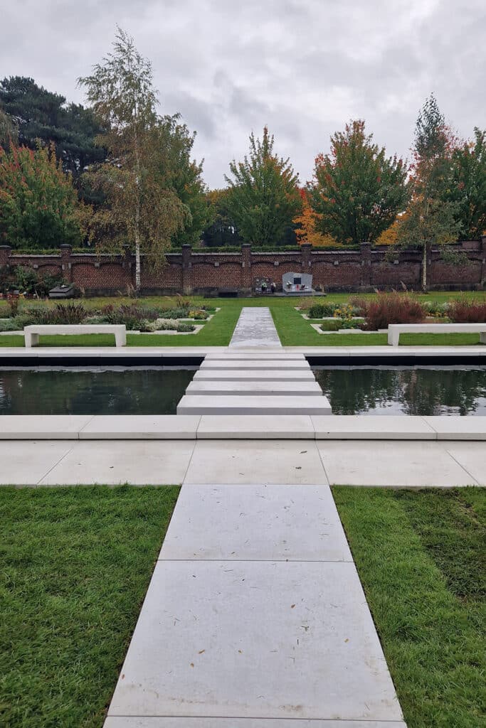 Le repos éternel dans une oasis de vert et de bleu 2