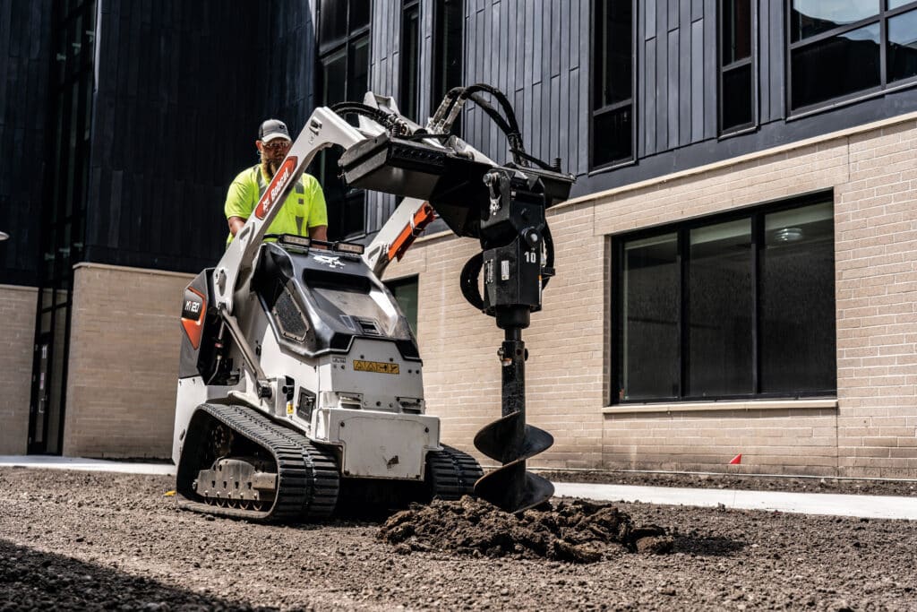 Bobcat lance la MT120, sa plus puissante mini-chargeuse sur chenilles 3
