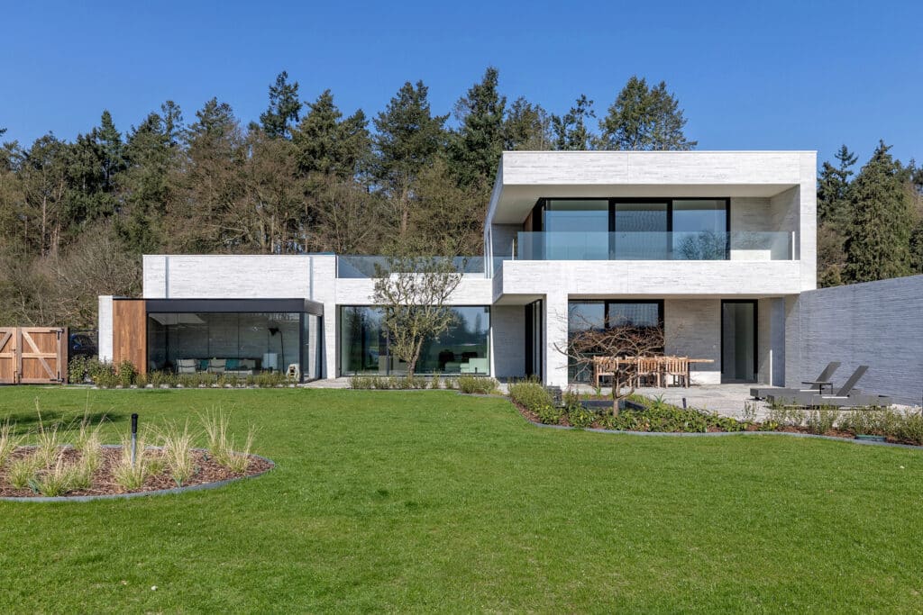 Technique et expérience réunies dans une habitation contemporaine 1