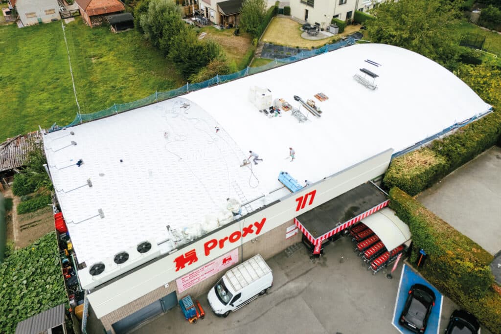Une synergie unique entre étanchéité et solaire pour renforcer la durabilité des bâtiments 3