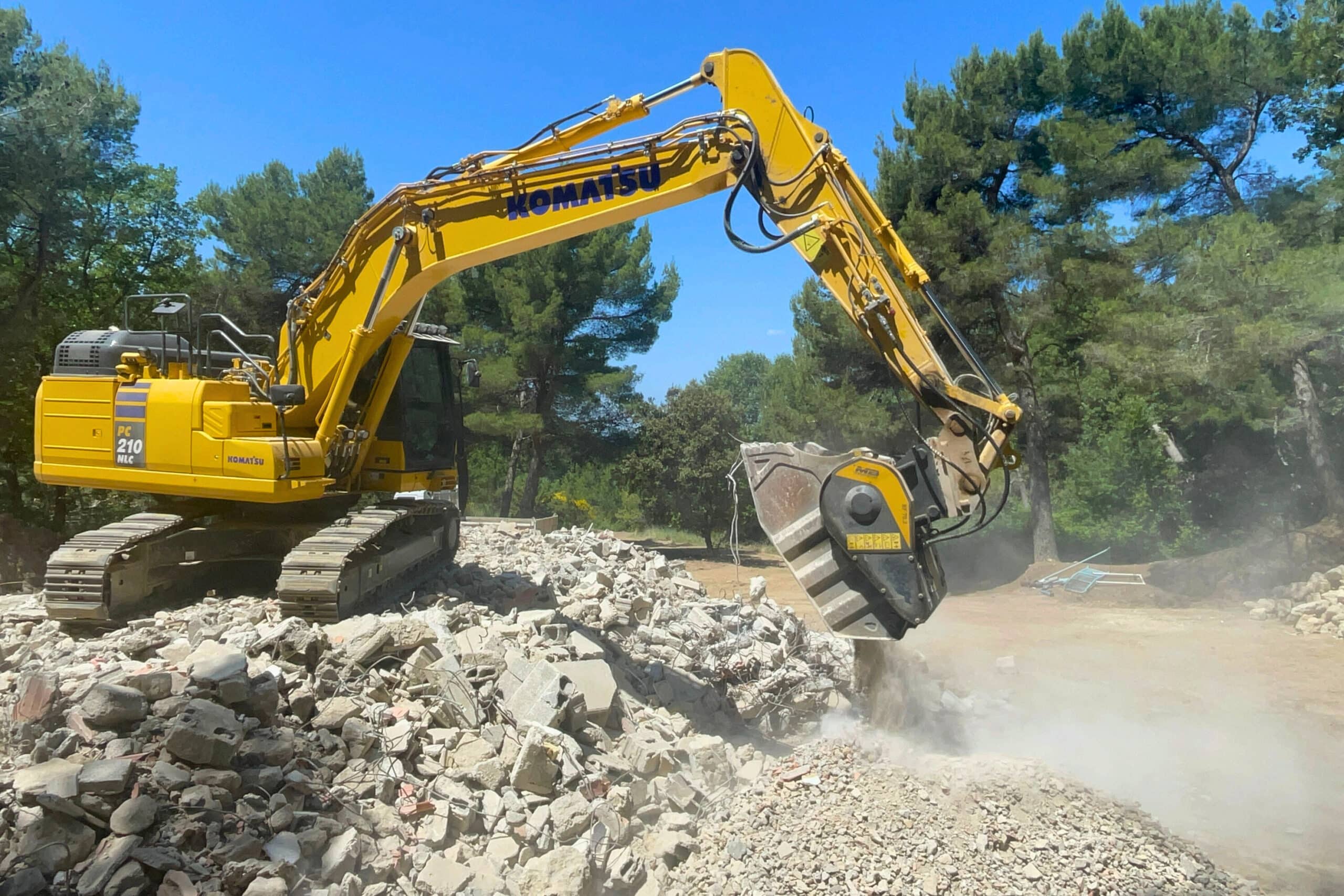 CHANTIERS QUI ONT ASSURÉ EN 2025 : LES DÉMOLITIONS LES PLUS MARQUANTES SIGNÉES MB CRUSHER 9