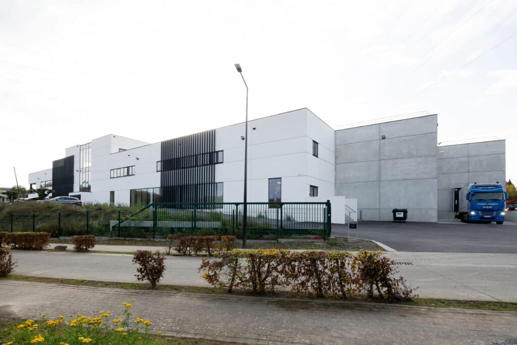 Un bâtiment industriel de 10 000 m2 à l’allure architecturale construit en moins d’un an 2