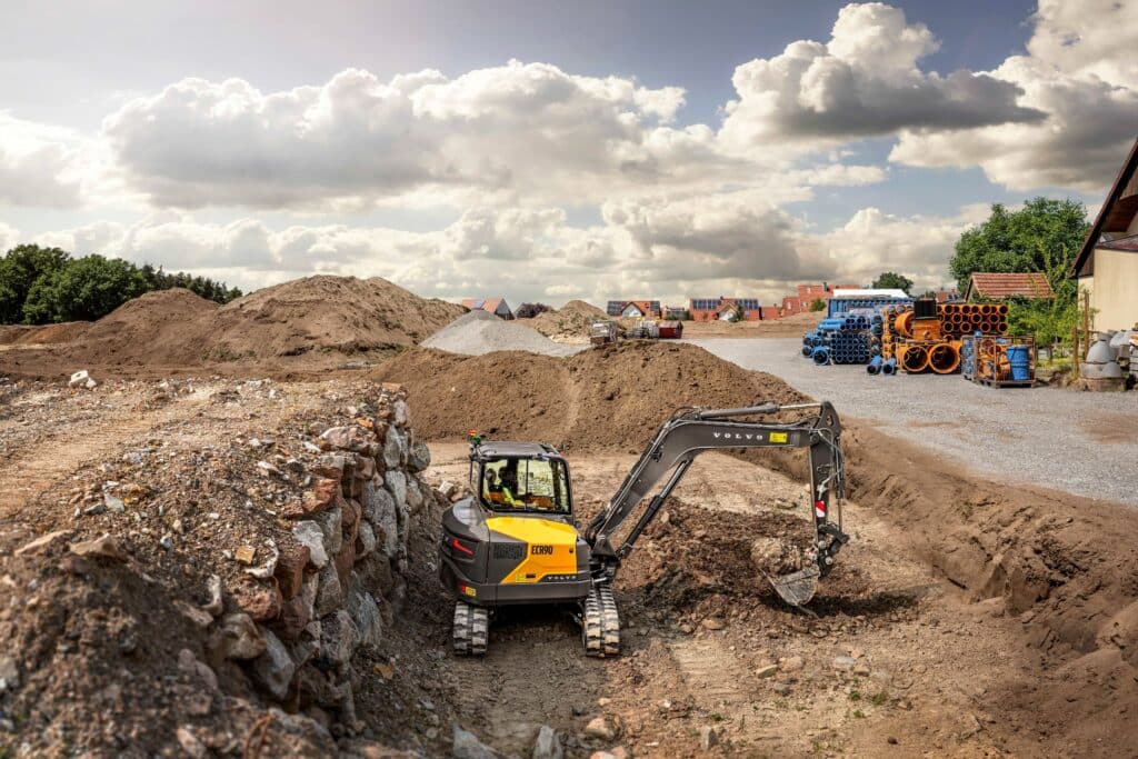 VOLVO CE PRÉSENTE TROIS NOUVELLES PELLES HYDRAULIQUES COMPACTES 2