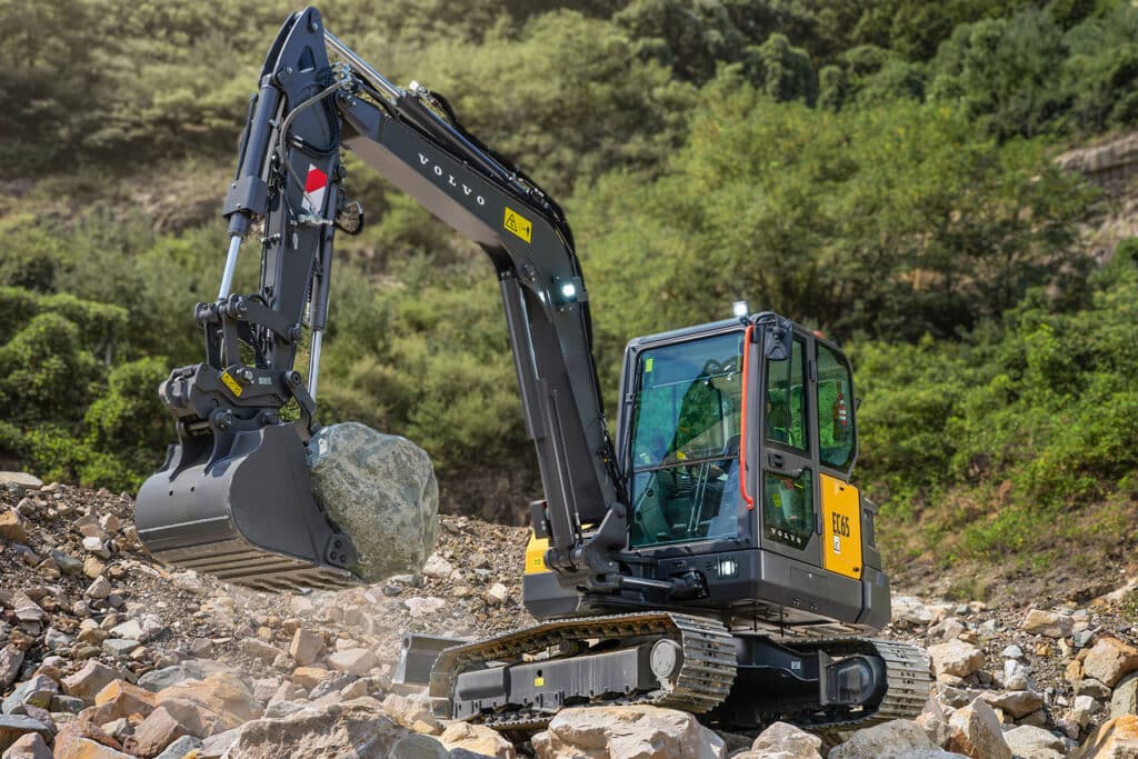 VOLVO CE PRÉSENTE TROIS NOUVELLES PELLES HYDRAULIQUES COMPACTES 1