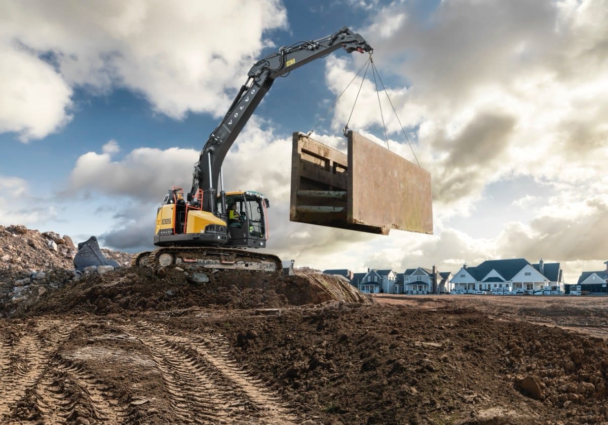Volvo ECR255 : Nouvelle pelle à rayon court pour chantiers urbains - 1