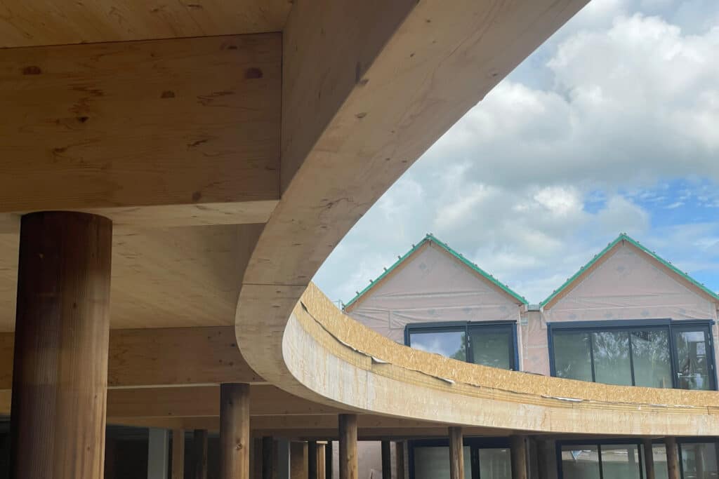 Bois local et technologie numérique pour un accueil chaleureux et durable 2