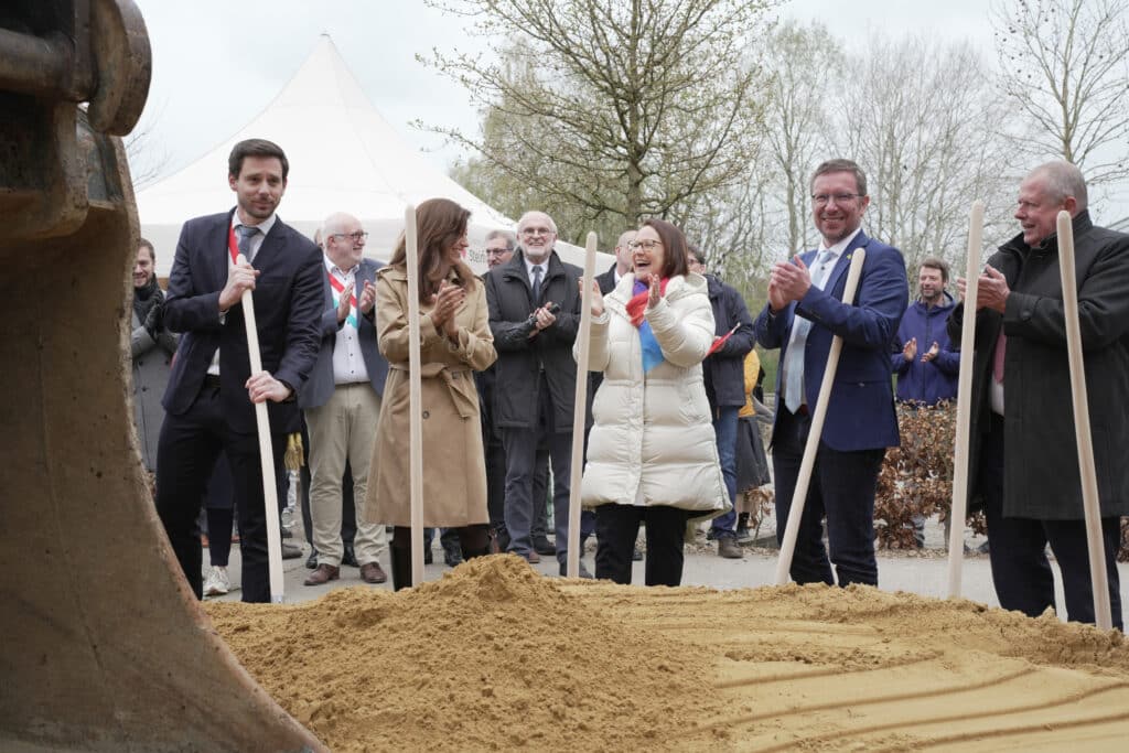 Un nouveau chapitre pour la mobilité transfrontalière belgo-luxembourgeoise - 1er coup de pelle pour l’aménagement cyclable BELU 3