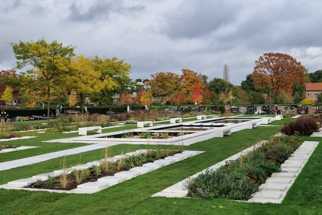 Le repos éternel dans une oasis de vert et de bleu 2