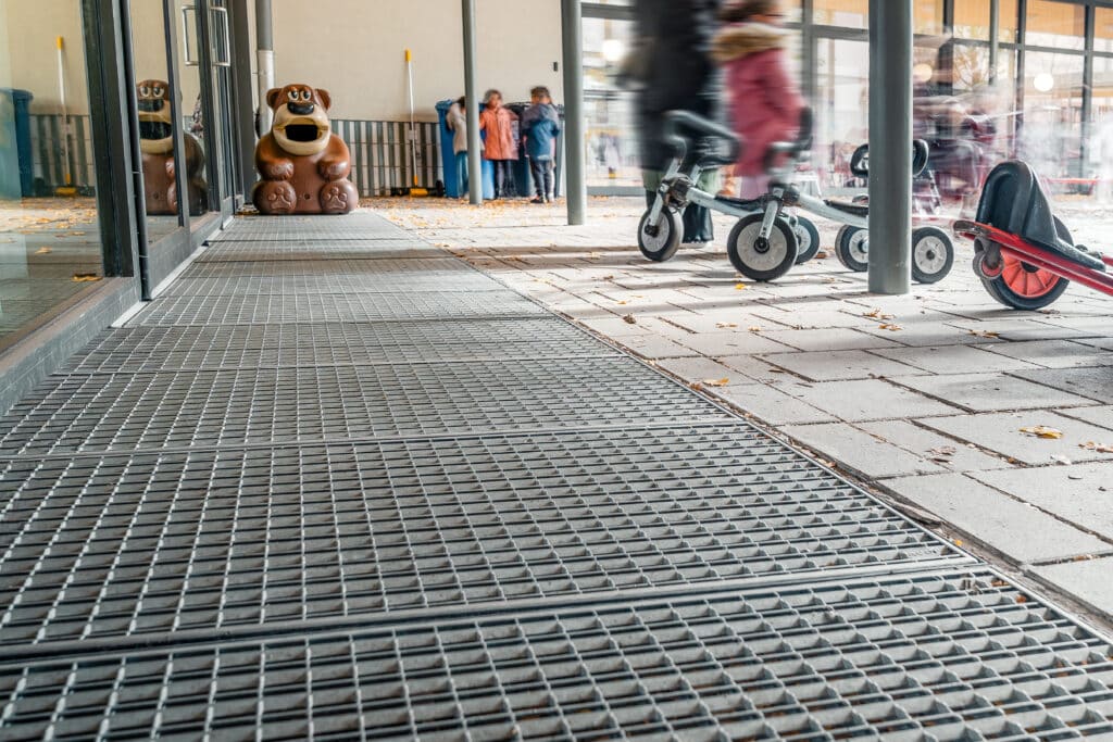 Une solution innovante pour garder les sols des écoles propres 1