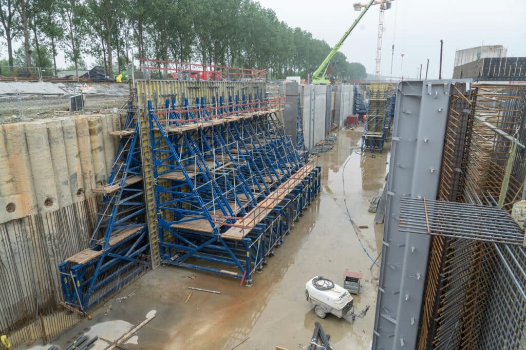 Doka Belgique participe à la construction de la nouvelle écluse d’Obourg 3