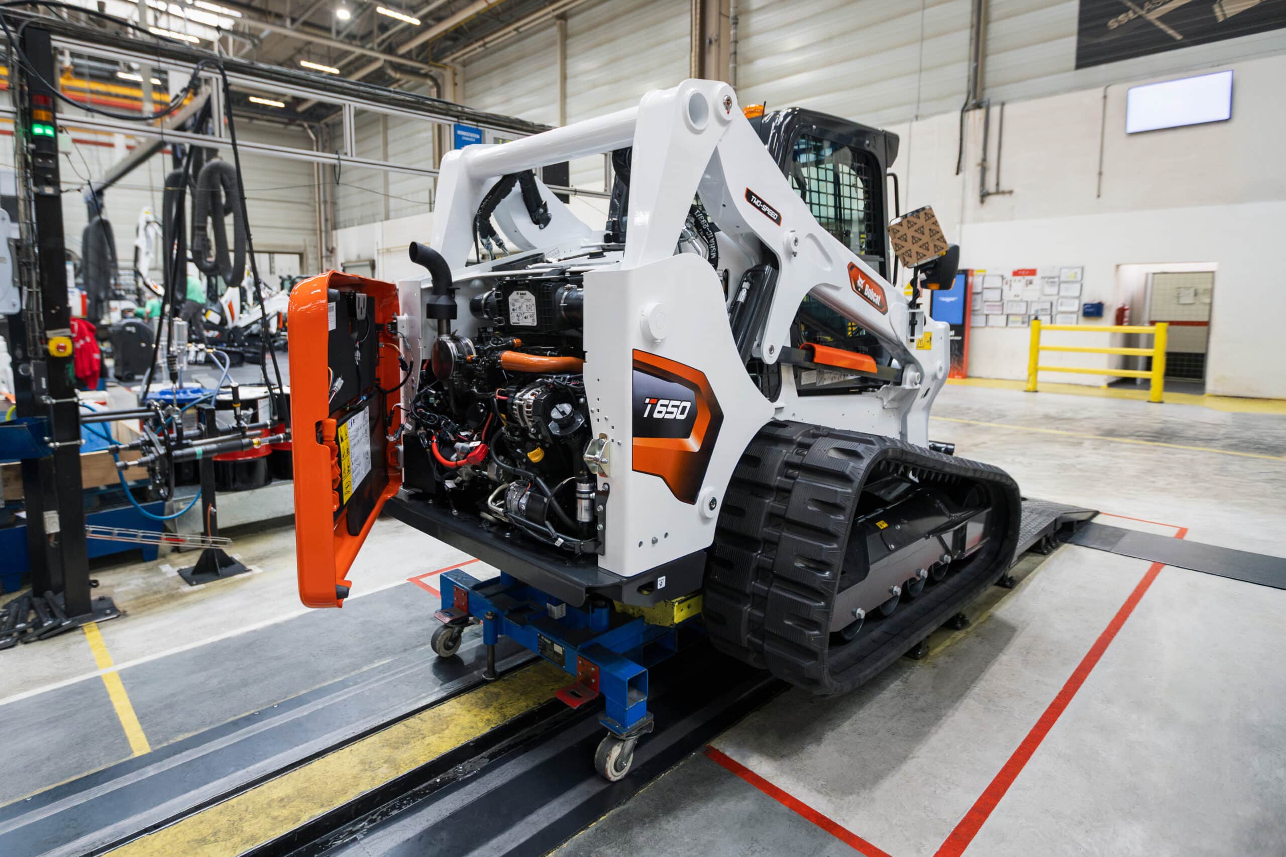 Bobcat démarre la production de la nouvelle chargeuse compacte sur chenilles T650 2
