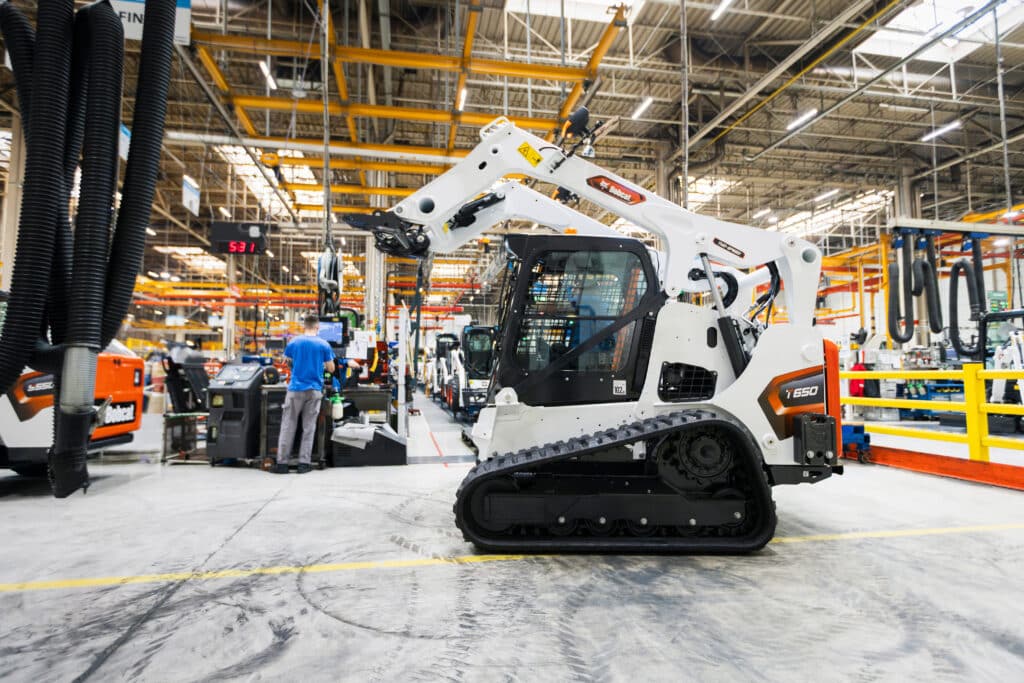 Bobcat démarre la production de la nouvelle chargeuse compacte sur chenilles T650 1