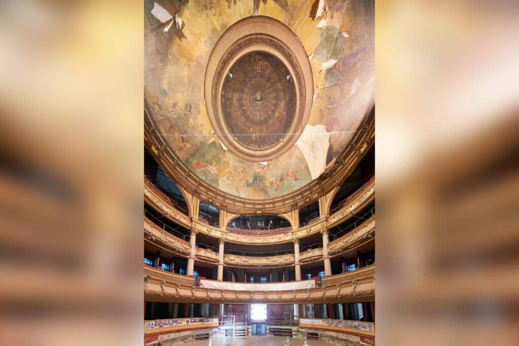 Un chantier patrimonial où restauration et techniques modernes avancent de concert 1