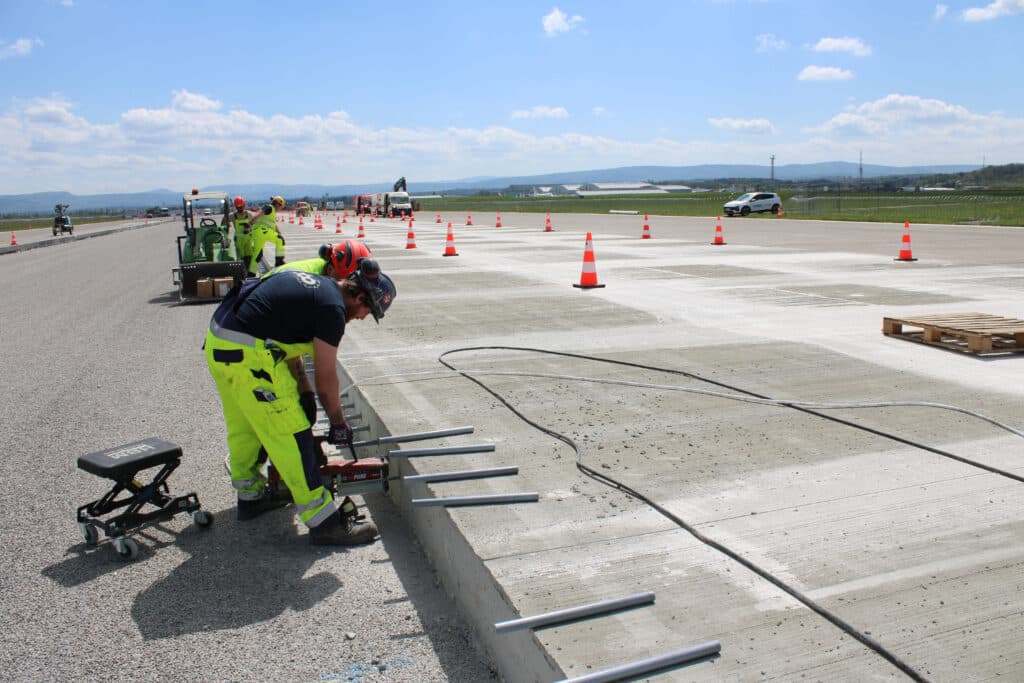 Des travaux de bétonnage au rythme d'un aéroport en activité 4
