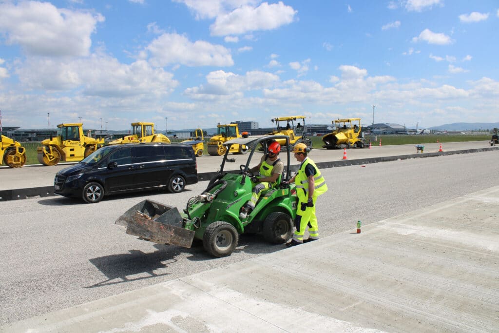 Des travaux de bétonnage au rythme d'un aéroport en activité 2