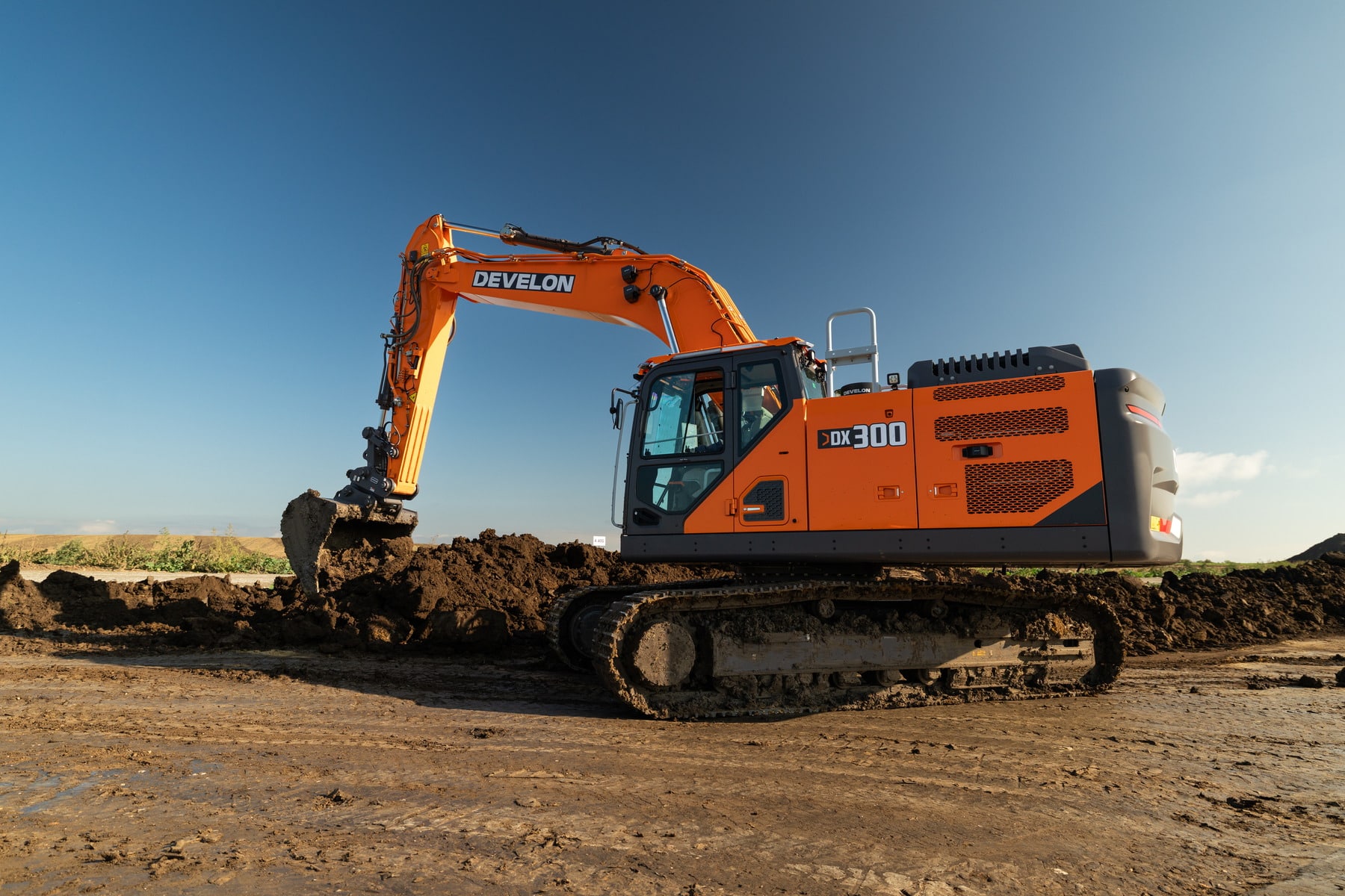 Develon agrandit sa nouvelle gamme de pelles Series 9 avec la DX300LC-9 3