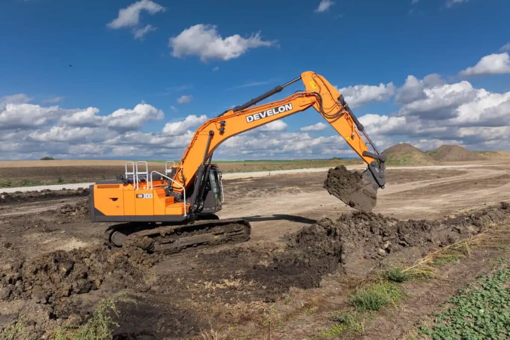 Develon agrandit sa nouvelle gamme de pelles Series 9 avec la DX300LC-9 2