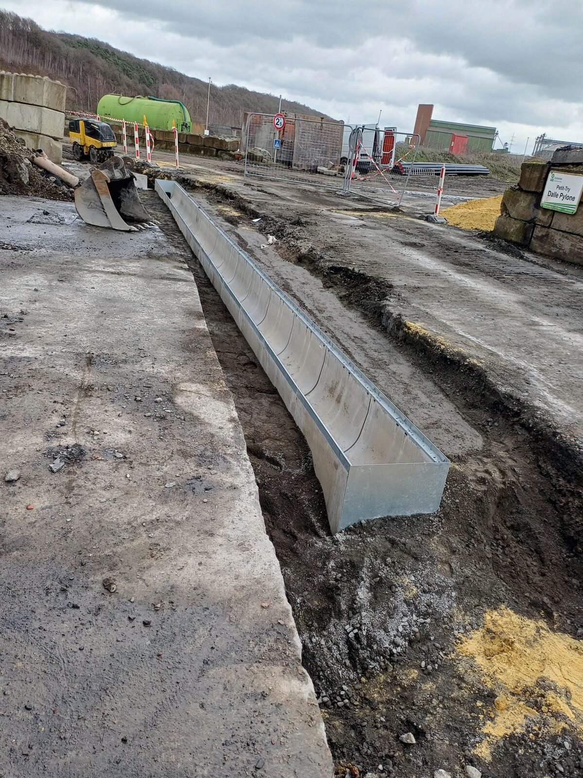 Reconstruction complète du réseau d’égouttage dans un centre d’accueil de terres polluées
