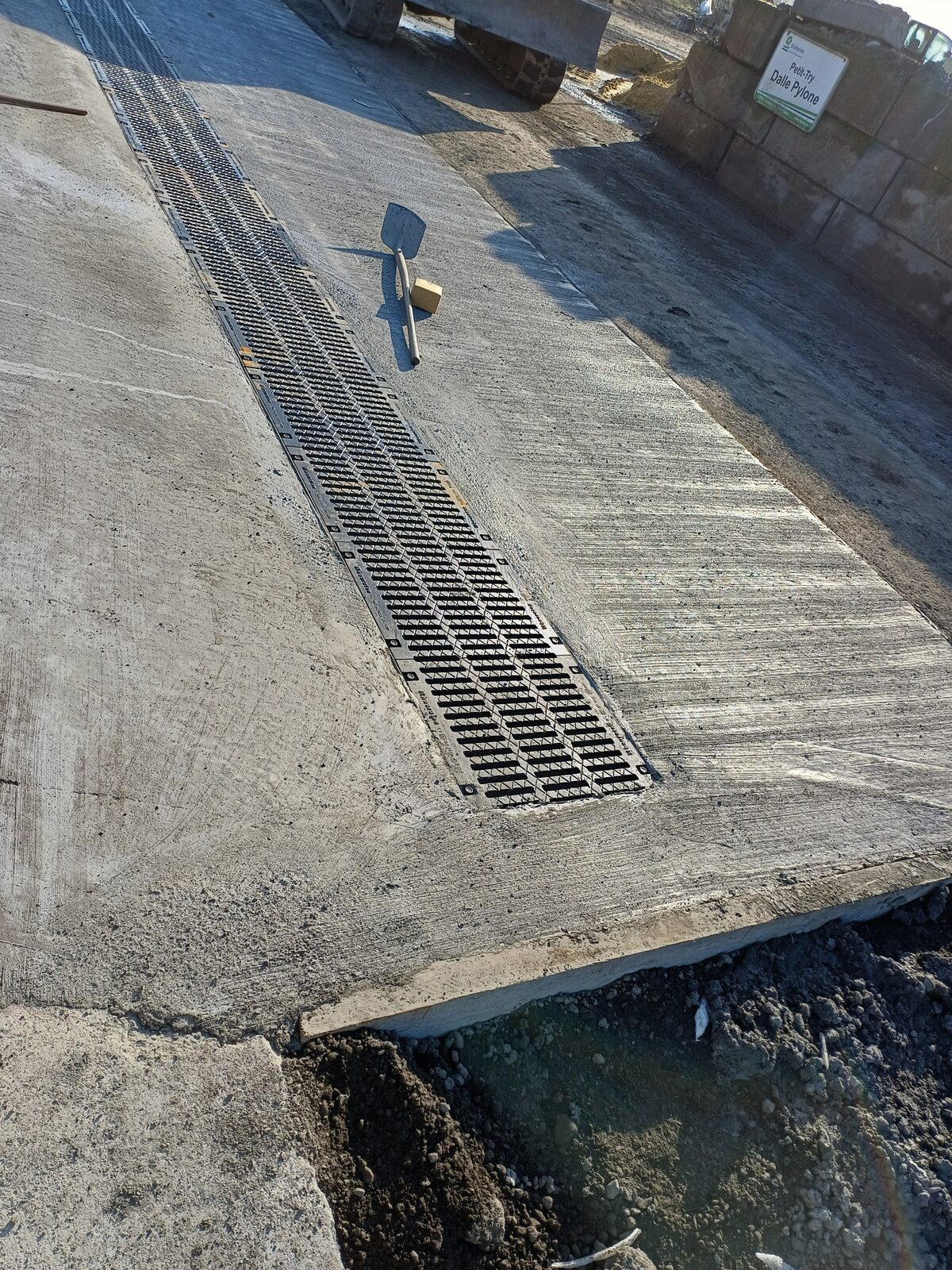 Reconstruction complète du réseau d’égouttage dans un centre d’accueil de terres polluées 1