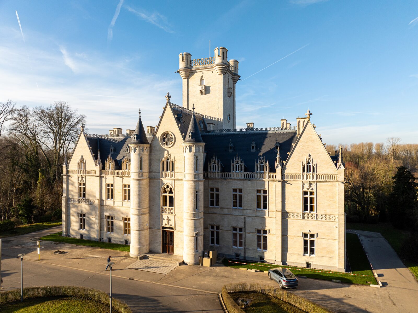 Un château néogothique retrouve des couleurs