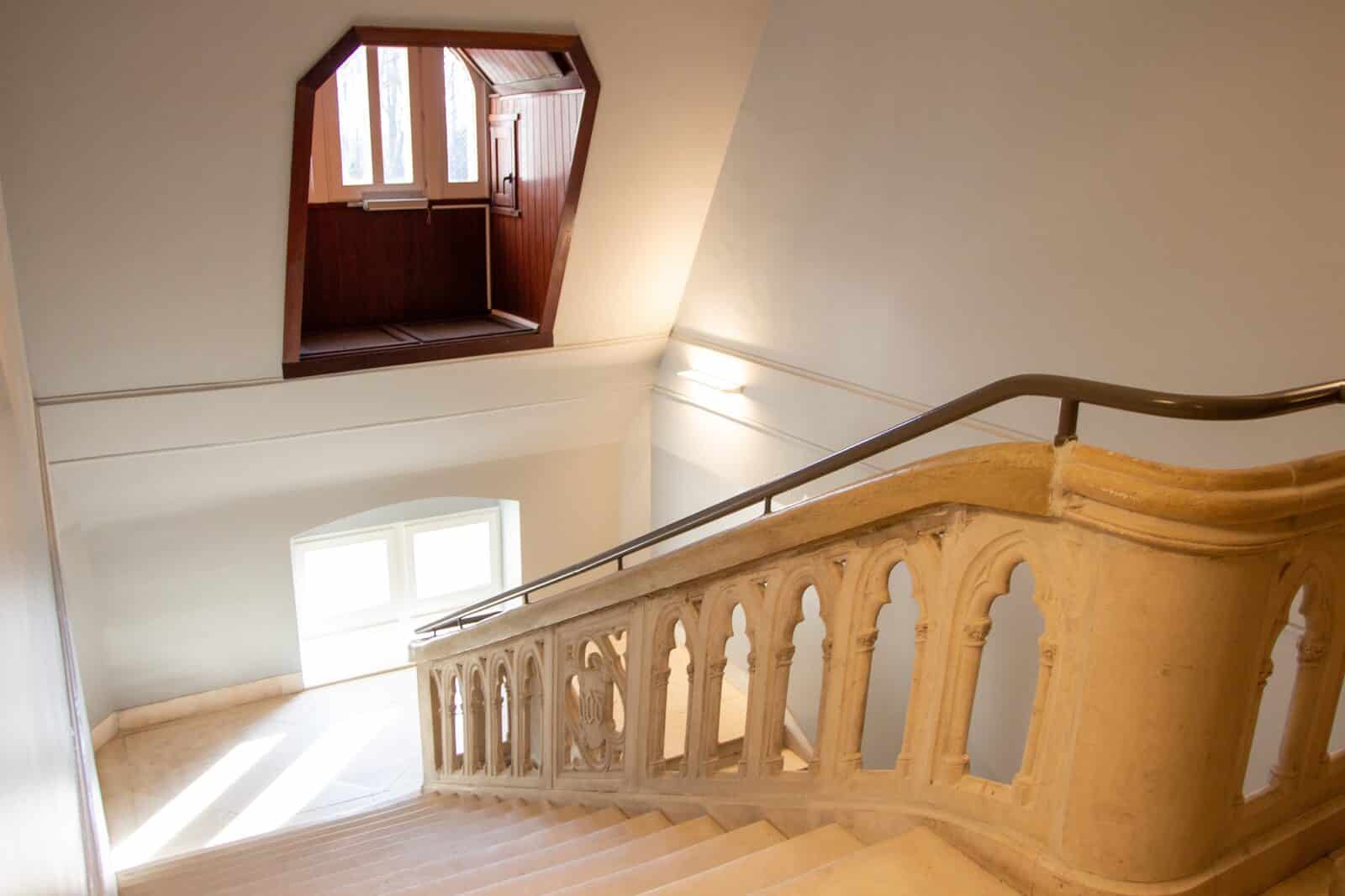 Un château néogothique retrouve des couleurs 5