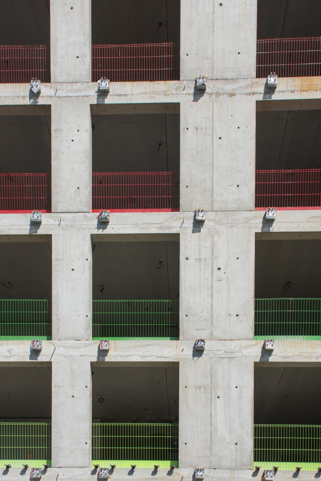 Une solution ingénieuse de montage ultérieur simplifie la fixation des éléments de façade 2